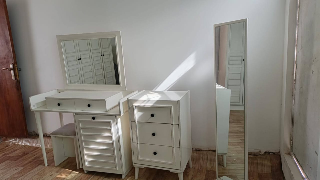 السلام عليكم حياكم الله اخوان
للبيع غرفة تركية ٩ قطع بيهه اضرار بسيطة السعر ٩٠٠ الف بيهه مجال بسيط 

العنوان الشعلة شارع ابو الدهن 
***********
