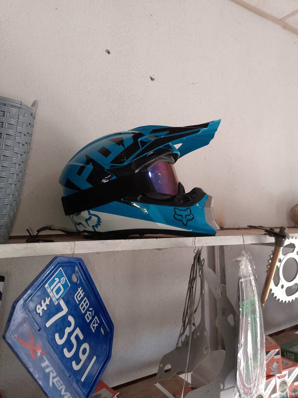 خوذه مال قفاز للبيع مستخدمه اقل الشهر سعرها 50 قفل مكاني جنوب الموصل قرية الشويرات
رقمي ***********
