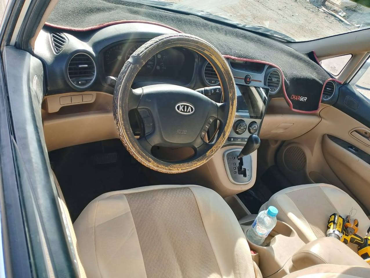 كيا كارينز للبيع موديل 2009 رقم بصره تحويل
محرك 4سلندر 2400
خليجي 7راكب 
محرك كير حداده تمام 
تبريد فقط غاز بالشرط 
السياره مبدل بيه قماره
سنويه منتهيه مكان السياره وراعيها بالبصره 
السعر قفل 63
‏‪0770 326 8241‬‏
مكلف بالنشر اتصل البصرة, العراق
