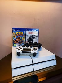 للبيع بلي تيشن فور 4فات مستعمل قليل مع اقراص ثنين كما موضح بصورة وجوست...