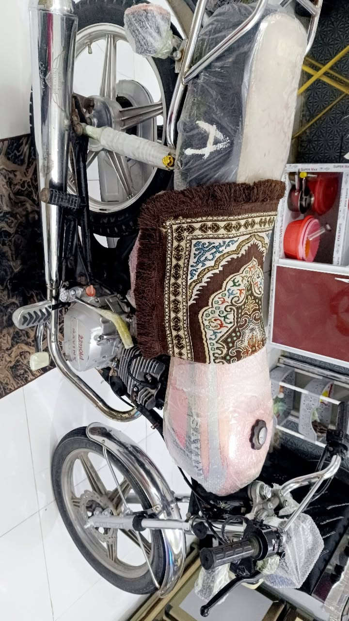 السلام عليكم سيفان موديل 2021 دراجه نضيفه وحلوه شوفت عينك كدامك اوراق مال وكيل 5اوراق الشراري يتصل مكاني حله شاوي يم فلكت غرفت التجاره السعر مال بيع 500 وهذا رقمي للتصال ***********
