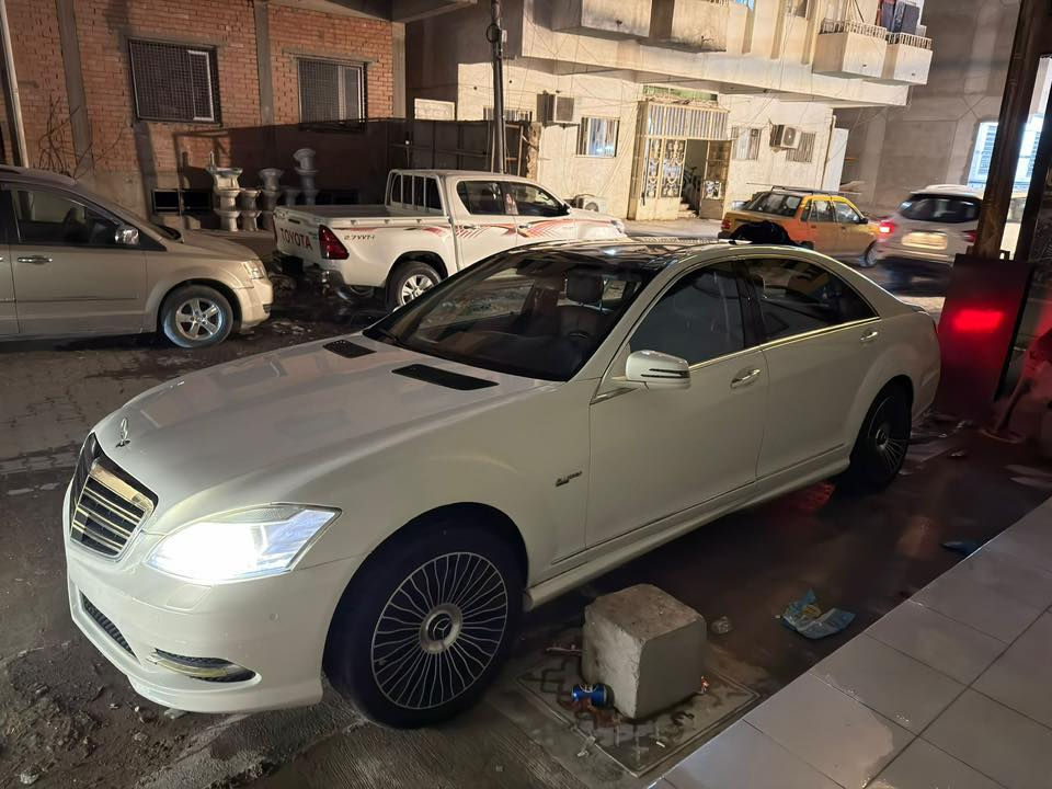 ب90 ادوات s550  فول مواصفات ماشية 180 الف سيارة جاهزه مابيها نقص صدر تخم تاير تدفئة تبريد جوبلسات شفط كلشي 
***********
المكان بغداد الكراده
