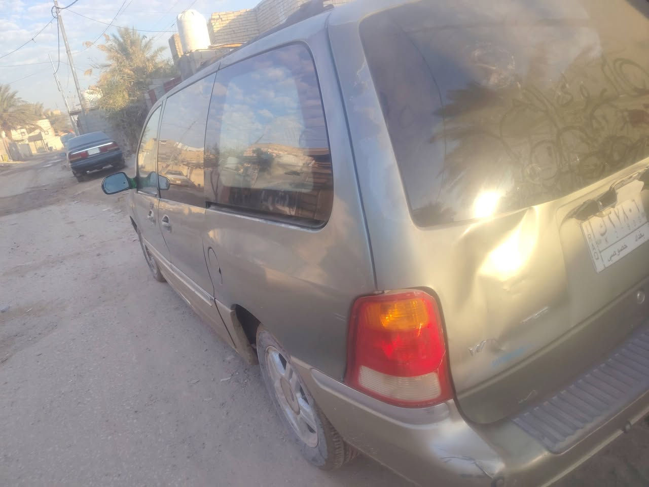 فورت سياحي 7 راكب موديل 2001 رقم بغداد الماني مكفوله من الضرر والصبغ والخياس كير ومحرك كامري 2000 جدد تبريد ثلاث قطع سيارة حلوه وسريعه. احلا من الصور ماغاسلها بيها ترتيب بسيط جدا مافارغ اسويها السعر 52$ وبيها مجال مكاني بابل الحصوة ***********
