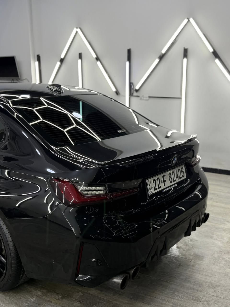 بسم الله الرحمن الرحيم 
سيارتي الجميله للبيع فقط bmw 2021 بدي كت ام بكج 
رقم اربيل 
مواصفات / 
فول 1/1 عده الداتا شو 
داخل بيجي 
تدفئه كشنات 
خزن ميوري 
شاشه دجتل 
فول للعين 
عليها كت كامل + دفيوزر + حلوك كزوز + جنح + تخم ويل + لحيه اماميه كلهن مال ( ام بكج ) وهسه كملت سياره بولش حمام ونانو بيدي بالمركز مالتي 
سياره بدون نقص برغي واحد صور كامله تفاصيل كامله صور سونار كامله 
ماشيه : 68 الف تقريبا هيج شي استعمال شخصي 
 
الحادث / خشم جاملغ امامي فقط مبدل نفس لون 
سياره بدون قطره صبغ كفاله كير ومكينه وصبغ وصعه بارد  وشواصي وللغود وكلشي 
سعر سياره حكتبه الي يعجبه اهلا وسهلا ( 248 وبيها ممجال كلش بسيط سياره بلاش بنسبه الخواتها 
مكاني حي البنوك شارع الكنيسه .
***********
