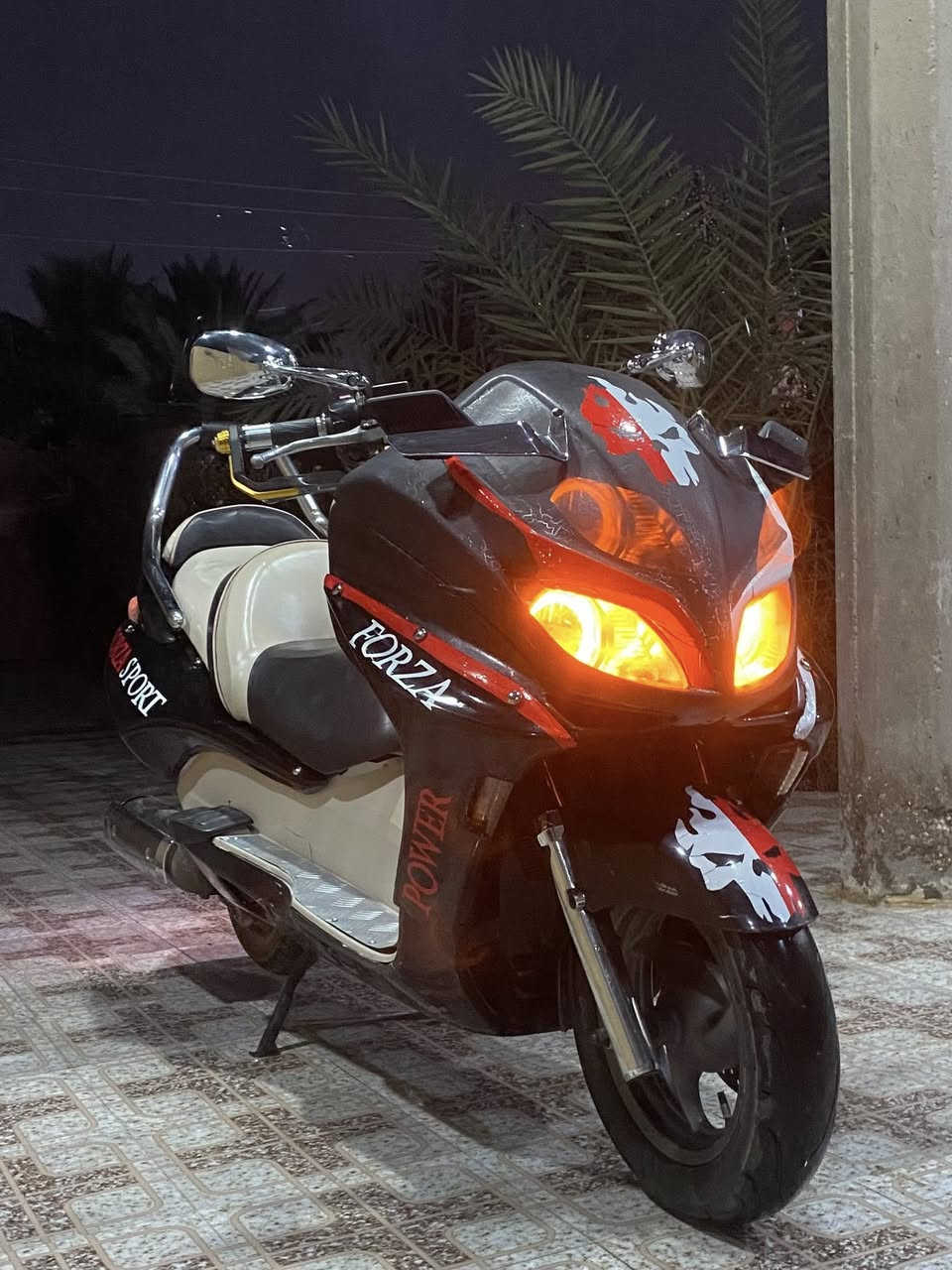 سلام عليكم 
فورزه 0/9 للبيع الدراجه كلها شغاله مزوده نيكل سستم كامل من كلشي باختصار كلها نيكلات ما اكدر اذكر كل التزويد البيها لان اطول داخل كريمي ماعوزها اي شي دراجه كامله مكمله
 محركها ممفتوح ولا ملعوب بيها كيرها شغال 
سعرها  خاص يعني كلش مناسب سعرها الشراي يتصل ويدلل 
عنواني كوت حي الحكيم***********
