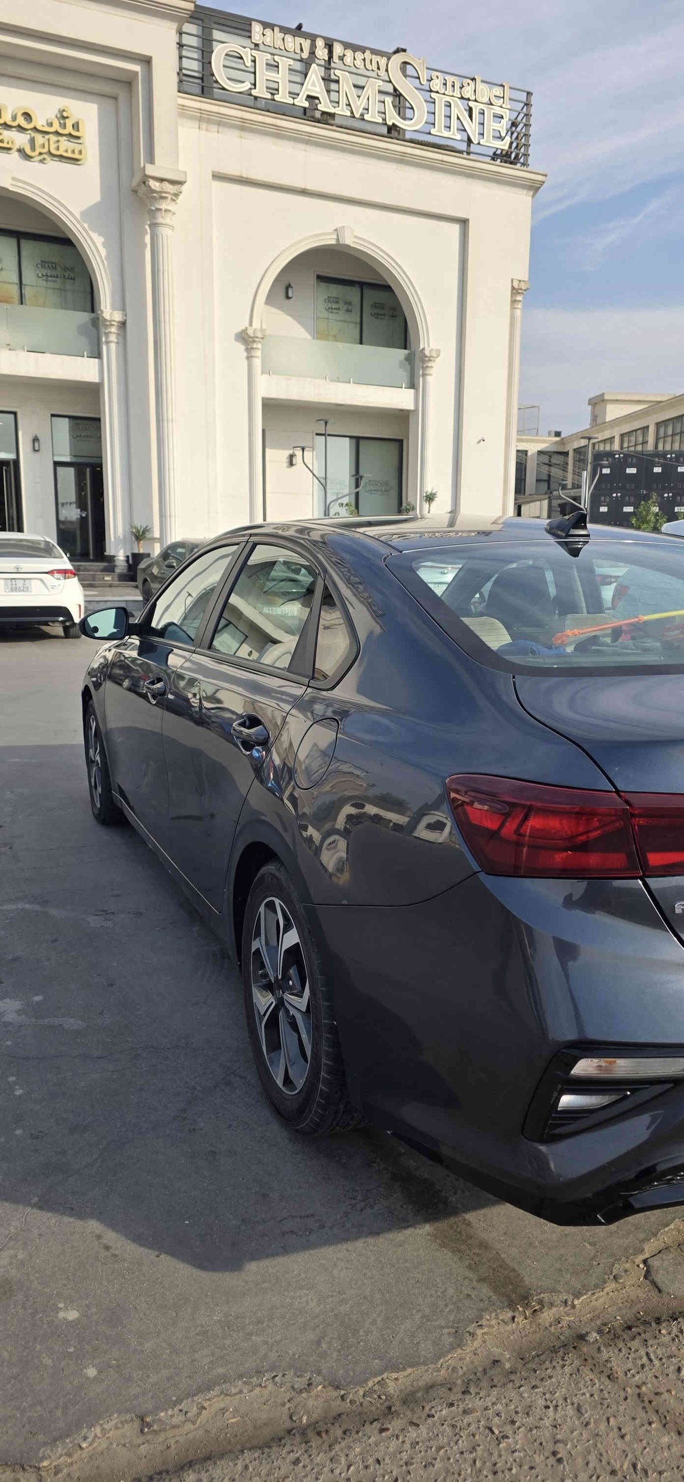 فورتي 2021 للبيع
140$ ,السعر
بدون صبغ بدون ايرباك بدون دواخل كفاله
مكينة السيارة 2000 دوش
التبريد ثلج
صدر نظيف السياره على ايدي الله شاهد مال جناي فول مدارا مابيهة اي نقص تشغل وتطلع
مواصفتهة: (نص فول)
شاشه كبيره / Apple CarPlay /كاميرا
كشافات نهاريه
ويل كب
رادار تصادم
تنبيه الخروج عن المسار
مثبت سرعه
قياده ذاتيه
ثلاث انظمة قياده(سبورت /سمارت /عاادي)
حساس هواء الاطارات وبعد هااي الموصفات المعروفه
 الحادث طخه بالبنيد وشوي بحافه جاملغ بدون صبغ
مكاني بغداد ***********
السعر 140$
https://bid.cars/pl/lot/1-39157981/2021-KIA-Forte-3KPF24AD8ME273407
