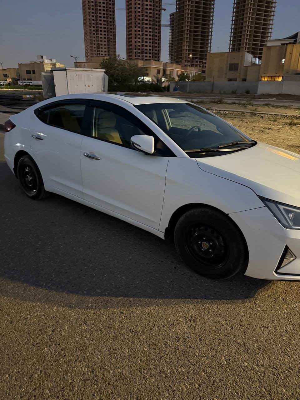 السلام عليكم النترة خليجي 2020 محرك 2000 كامل مواصفات بيها ضربات كما مبين في الصورة  ماشية 145 الف كم كانت مطلوبة مصرف وتم التسديد  السعر 145 وبيها مجال مكلف بل النشر وهذا رقم صاحب السيارة *********** المكان حي العدل

