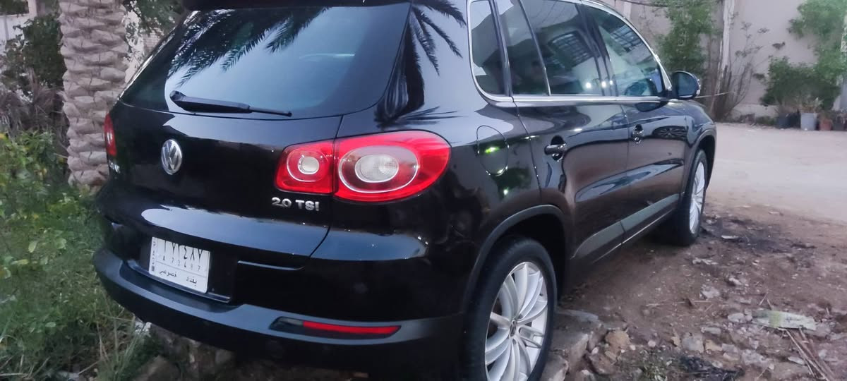 تيكوان وارد خليجي صبغ فقط البنيد بدون حادث بدون اي ضرر جاهزه مكينه وكير وحداديه وتبريد شغل واطلع وين ما يعجبك مواصفاته معروفه والسعر 95 وبيه مجال مكان السيارة كربلاء ***********
