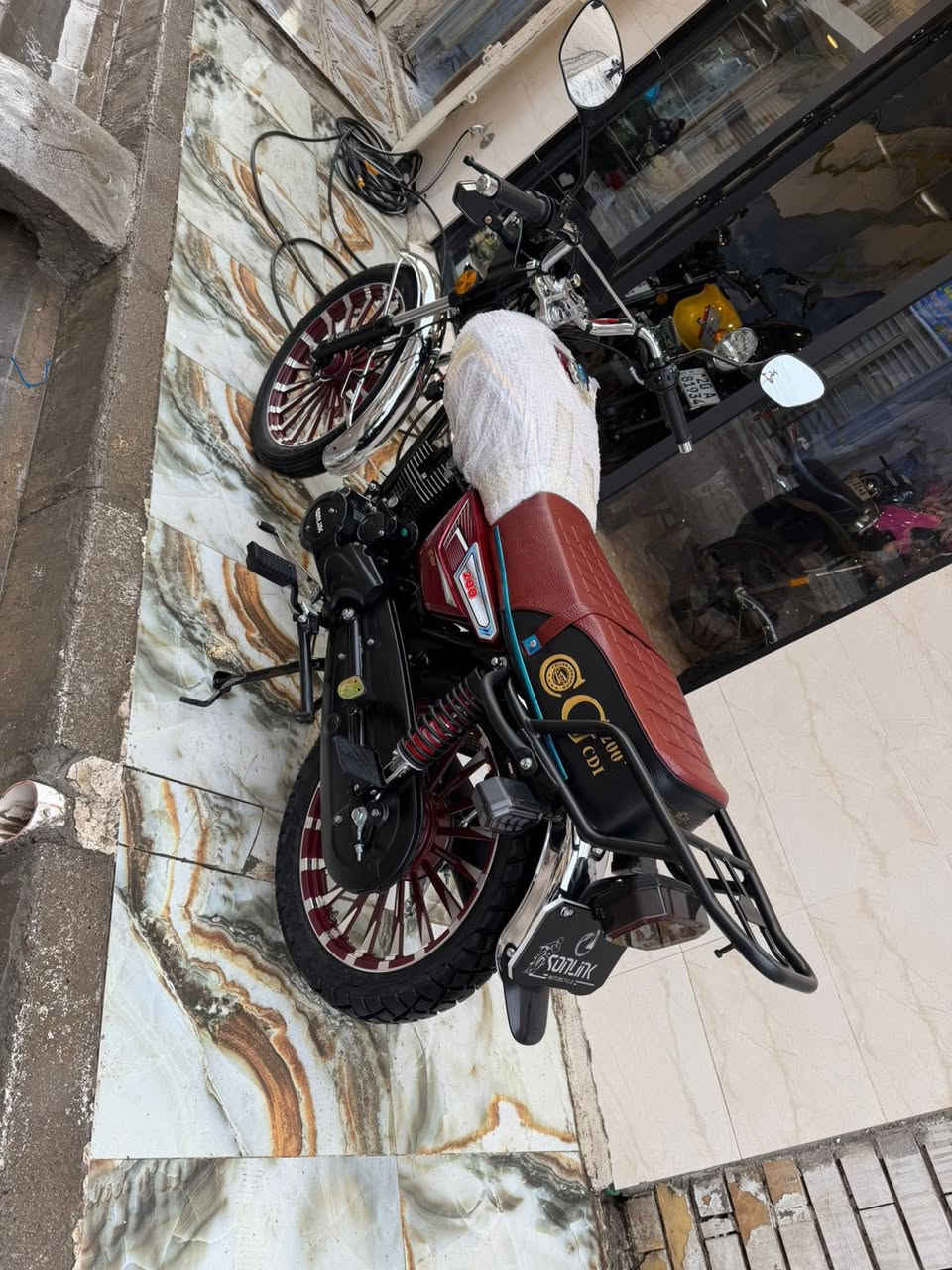 ياالله معرض القريشي ديالى بعقوبة قرية خرنابات المصداقيه عنواننا 👏***********😍
توفر سيفان سولنك اصلي محرك 200 دراجه كارتون اخت زيرو ماشي 250 كيلو فقط معودك اجيبلك قطع كارتون ولله شراي يتصل بخدمتكم واتساب متوفر 👍
