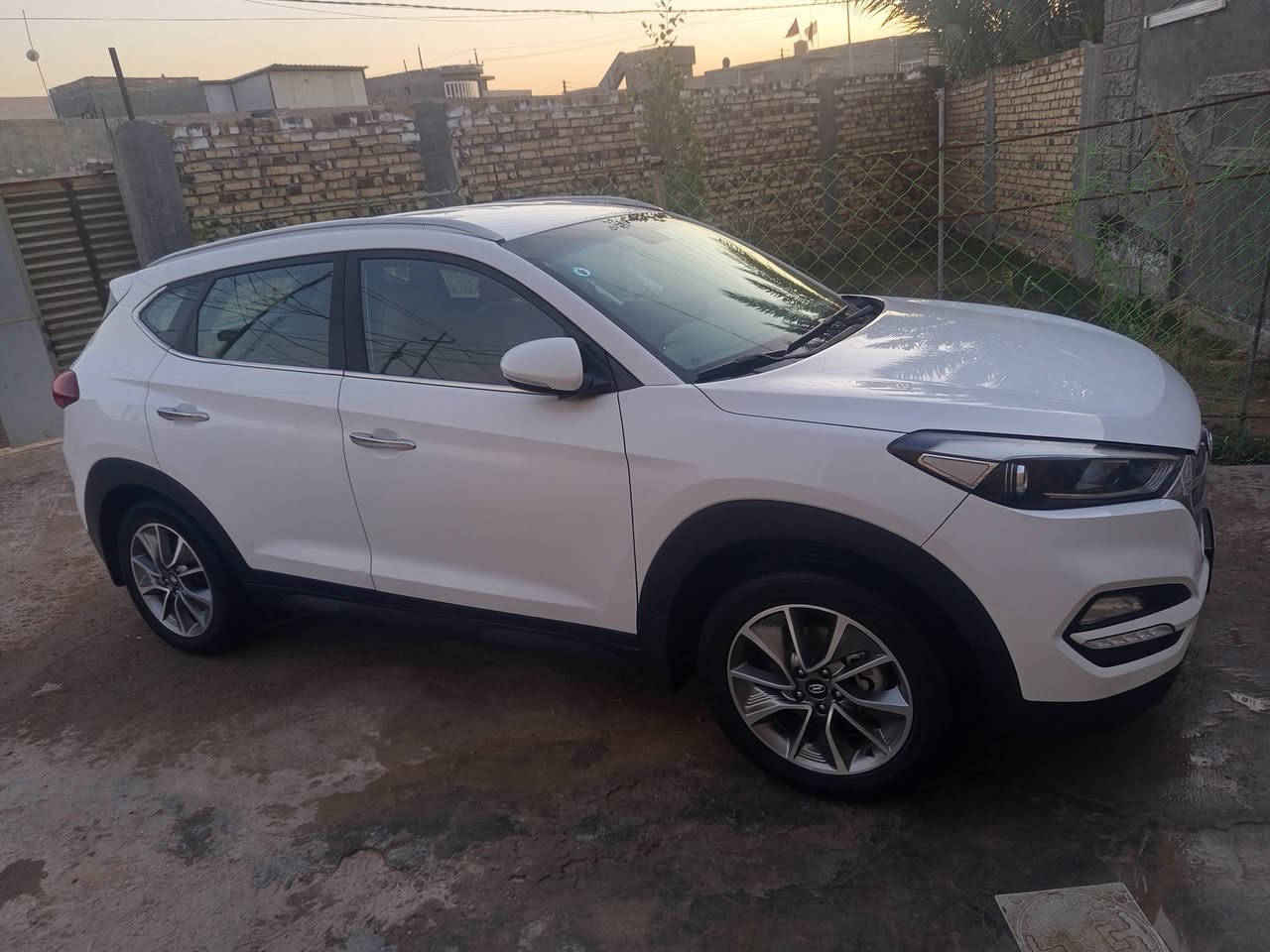 السلام عليكم توسان 2018 خليجي كفاله عامه سياره جديده العنوان بابل الإتصال على الرقم ***********
