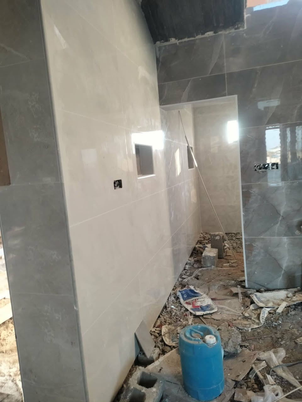 السلام عليكم خلفة سرميك بورسلين وكاشي ومرمر ودرج شغل درجة اولي واسعارمناسبة *********** ب وتس بغداد فقط
