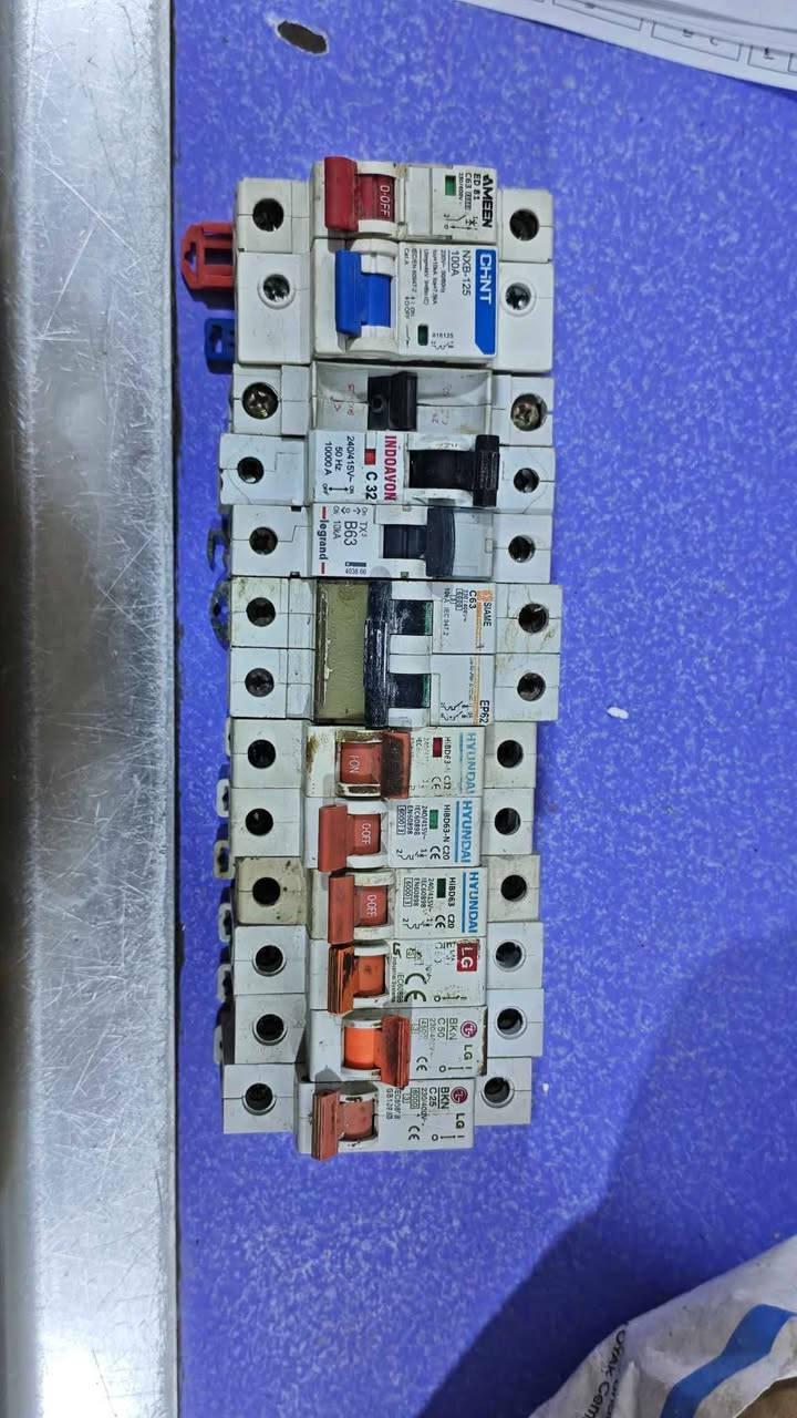 مجموعة سويجات كهرباء 

بورد كهرباء

جوزات 

كلهم على الفحص وبيهن ضمان .

التواصل اتصال او واتساب 

*********** كربلاء, العراق
