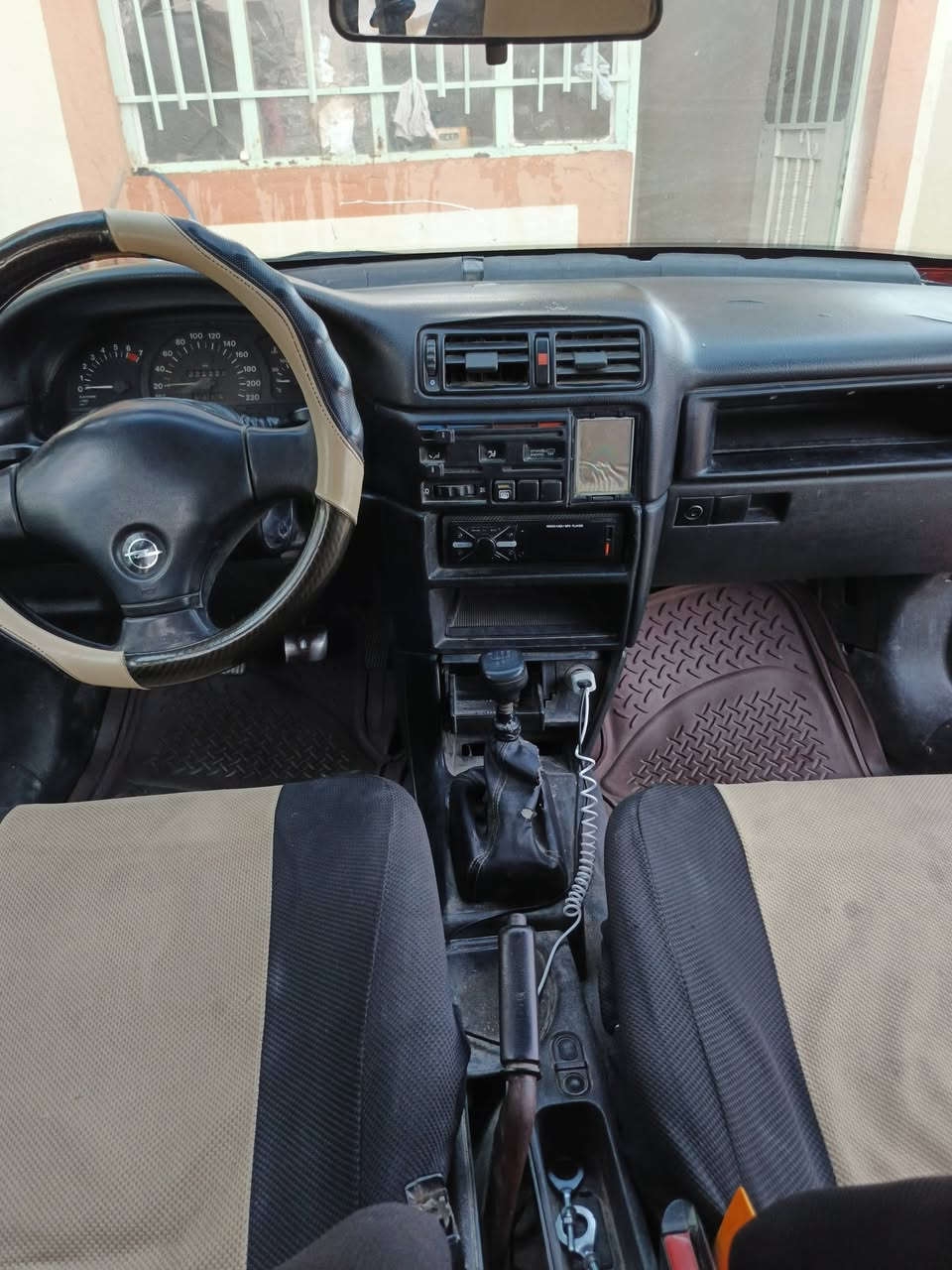 السلام عليكم سياره للبيع اوبل فيكترا موديل 91 سياره مال بيت نظيفه اي عيب ما بيها كير محرك شر هزه جديد رقم دولي ل 2030 سياره حجم 20 السياره ✈️
   السياره قدام العين رقم نينوى السعر48 وبيها مجال اذا شراي خابر على هذا الرقم اذا مو شراي لا تكسر بسعرها \***********/ ***********
