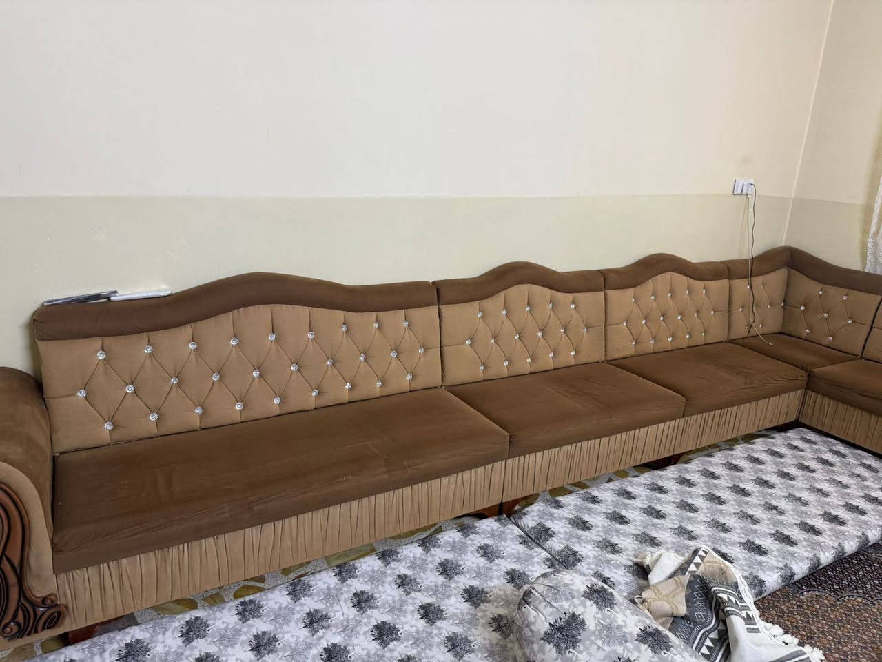 للبيع مستعمل قليل نظافه فول مكان حي الواسطي رقم *********** السعر ٣٠٠ وبي مجال
