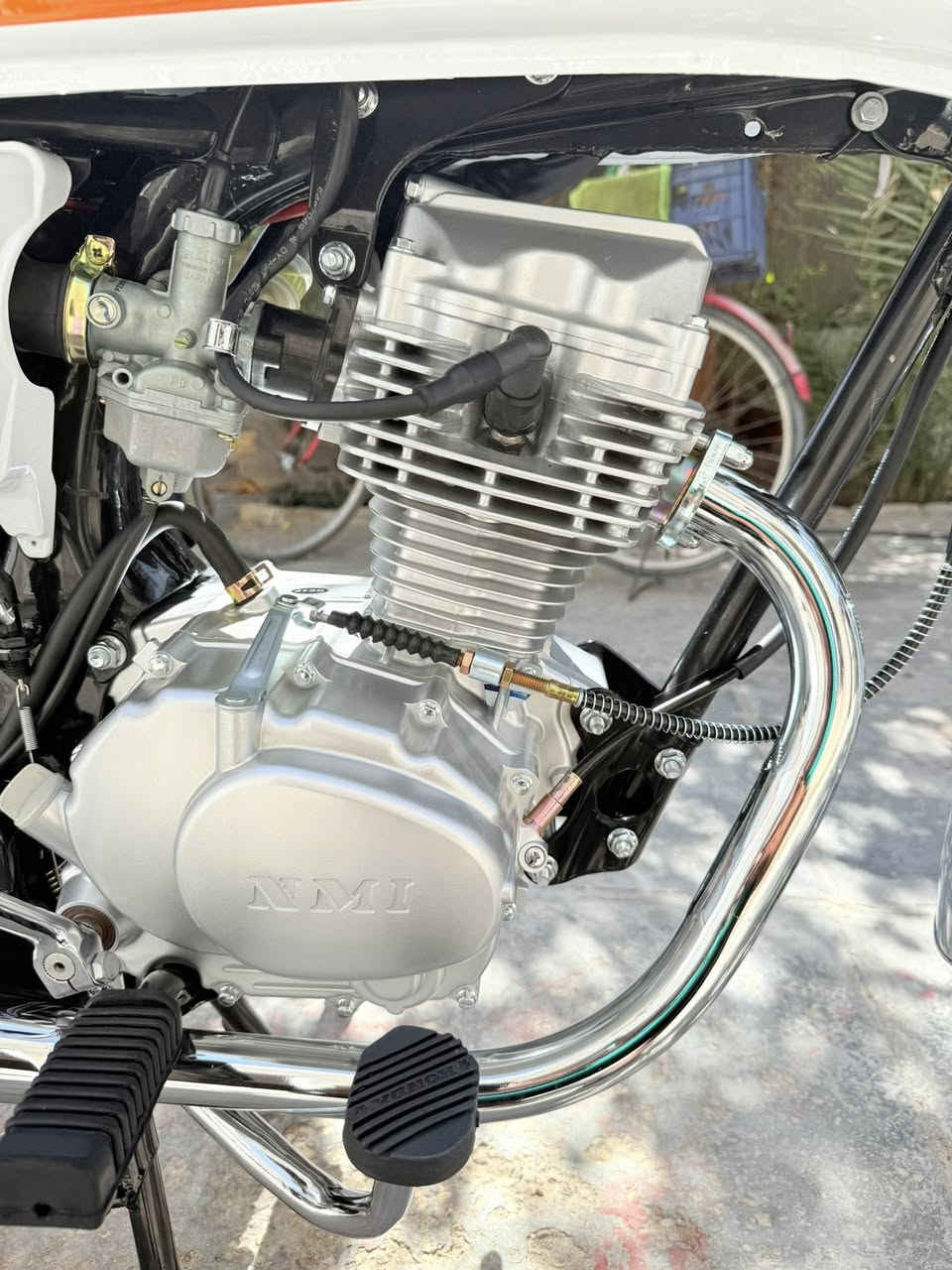 سلام عليكم شباب نامه البيع توني عمرتهة بلاد شرط  والشاصي سكنر ودارجه برغي مامفتوح بيهة المكان رميثه وبخدمت الشراي ***********
