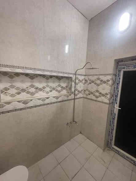 دار زراعي حديث للبيع منطقة السبع ابكار فرع جوهرة لبنان الجديدة المساحة ٥٦ متر يتكون استقبال ومطبخ وثلث غرف نوم وحمام عدد ٢ ومنور وبيتونة وسطح والمنطقة خدمات كاملة الاستفسار ***********
