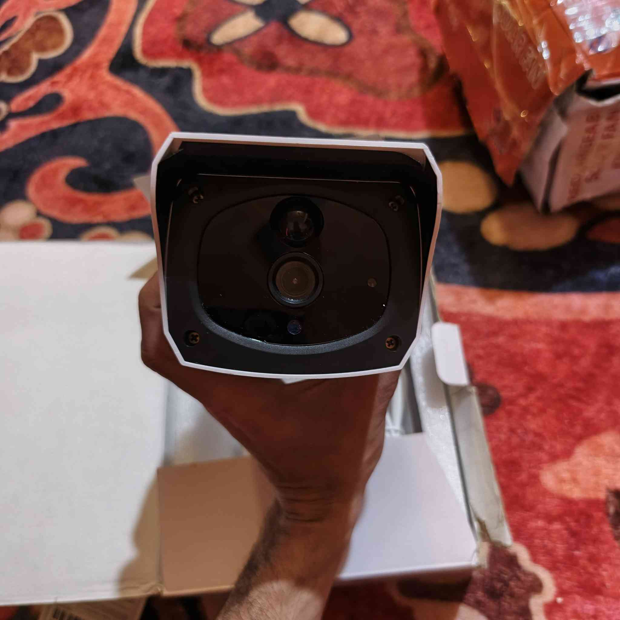 على أول تم 30مع التوصيل
هذا المنتج هو كاميرا مراقبة أمنية ذكية تعمل بالطاقة الشمسية وتتصل عبر الواي فاي (Low-Power Solar WiFi Bullet Camera). 
الطاقة: تعمل بالطاقة الشمسية وبطارية مدمجة قابلة لإعادة الشحن، مما يجعلها مثالية للأماكن التي لا تتوفر فيها كهرباء أو أسلاك.
الاتصال: تتصل لاسلكياً عبر شبكة الواي فاي للوصول عن بُعد.
الاستخدام: مصممة للاستخدام الخارجي ومقاومة للعوامل الجوية.
المميزات: توفر استهلاك الطاقة، وسهلة التركيب، وتمتلك قدرات مراقبة فعالة


**إذا كنت صاحب هذا الإعلان وتريد حذفه لأي سبب، رجاءا أرسل رسالة إلى الدعم الفني**