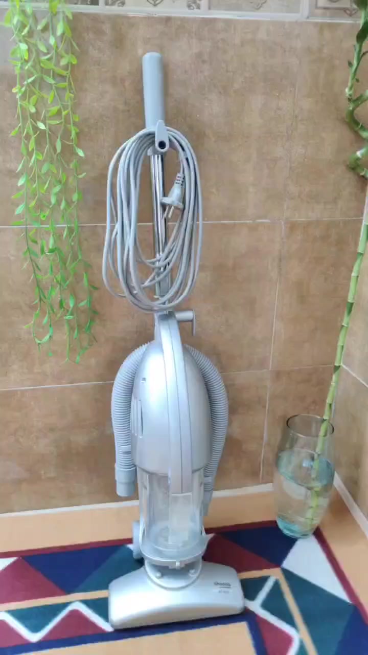 مكنسة "المهام الصعبة" وصلت.. خفة بالوزن وقوة بالشفط بسعر خيالي! 🧹 سعة 1000 واط 🔥
​وداعاً للمكانس الثقيلة والأسلاك القصيرة! جبنالكم المكنسة المحمولة (Handstick Vacuum) العملية جداً، اللي تجمع بين قوة الـ 1000 واط والتصميم الذكي اللي يوصل لأصعب الزوايا.
​✨ ليش مكنسة الـ 1000 واط هي الحل الأمثل؟
✅ نظام بدون كيس: حاوية أوساخ شفافة وسهلة التنظيف (تخلص من غبار الأكياس التقليدية).
✅ مقبض تلسكوبي: تحكم بطول اليد مثل ما تحب لراحة الظهر أثناء التنظيف.
✅ مستويين للقدرة: اختار قوة الشفط المناسبة حسب نوع الأوساخ.
✅ حرية حركة: سلك طويل 5 متر يخليك تتنقل بين الغرف أو تنظف سيارتك بكل سهولة.
✅ أمان عالي: مزودة بـ "ترموستات" يحمي الماطور من السخونة الزائدة.
​⚠️ ملاحظة: المكنسة مخصصة لشفط الأتربة والأوساخ الجافة فقط.
​💰 السعر التنافسي: 39 ألف دينار فقط! 💰
​للحجز والاستفسار (خاص أو واتساب):
📞 ***********
ط ​#مكنسة_محمولة #تنظيف_المنزل #أجهزة_كهربائية #مكنسة_كهربائية #مجمع_كلشي_وكلاشي
