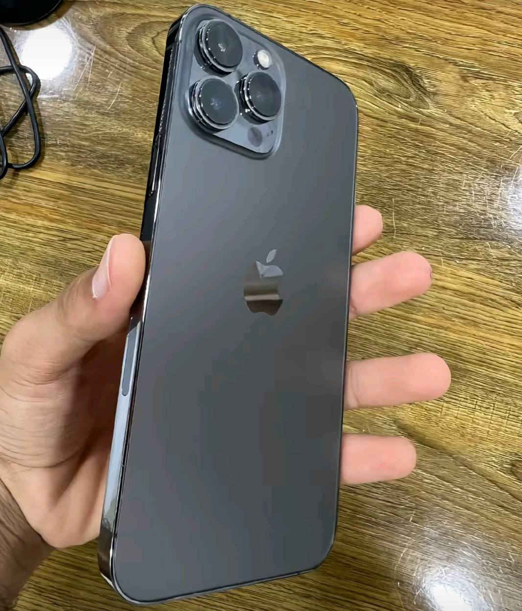 السلام عليكم
أيفون13ابرو ماكس 
ذاكره واحد تيره 1000
جهاز مكفون ونضيف 
مستخدم قليل مكاني العماره كحلاء 
وشراي بخدمته رقمي ((***********))
