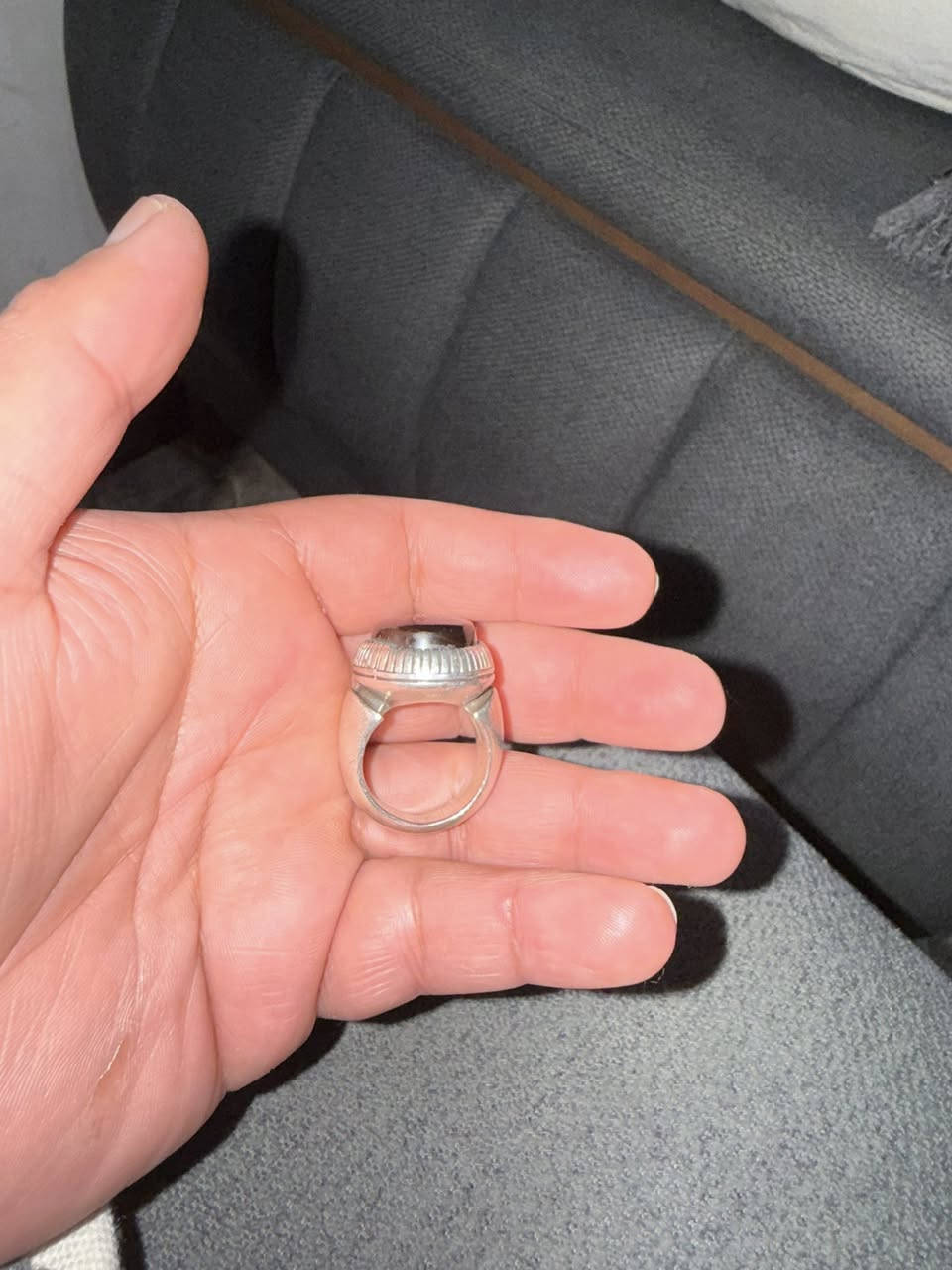 يماني شفته العبد صياغة يدويه ثقيله جدا نوادر للبيع السعر 300 
رقم الهاتف ***********
