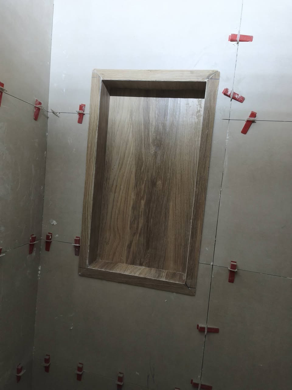 ​السلام عليكم 
بيت العمر يستاهل لمسة إتقان! 🏠✨

كادرنا المتخصص في تطبيق السيراميك والبورسلين والمرمر والگرانيت مستعد لتحويل أرضيات وجدران بيتك إلى لوحة فنية.
✅ دقة في المواعيد.
✅ هندسة في الوزن والحلول.
✅ أسعار مناسبة وضمان على العمل.
📍 متواجدون في (ذي قار ).
📞 للحجز والاستفسار: @[***********]
