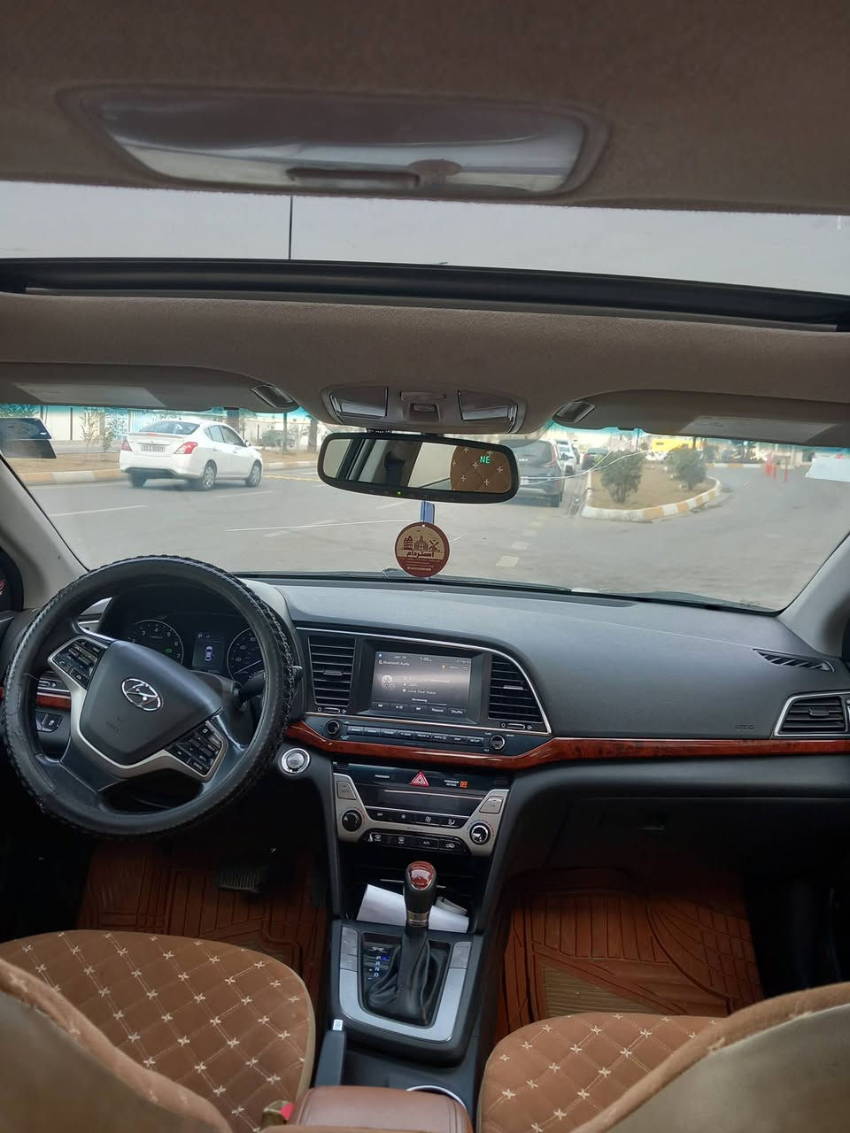 سلام عليكم النترا مديل 2017 السيارة فول لمتد 3 انضمه قيادة رادرات كشنات تدفئه تبريد السيارة فول ميحتاج اذكر مواصفات حادثهة خلفي السيارة ليبل واحد مبدل فقط حوض السبير مثل مموضح بصورة بدون ايرباك ماشيه 90 مكان السيارة حي الجهاد قرب مجمع السلام السعر 118 وبيهة مجال صور الحادث مرفقه *********** متوفر واتس خاص ما اجاوب
