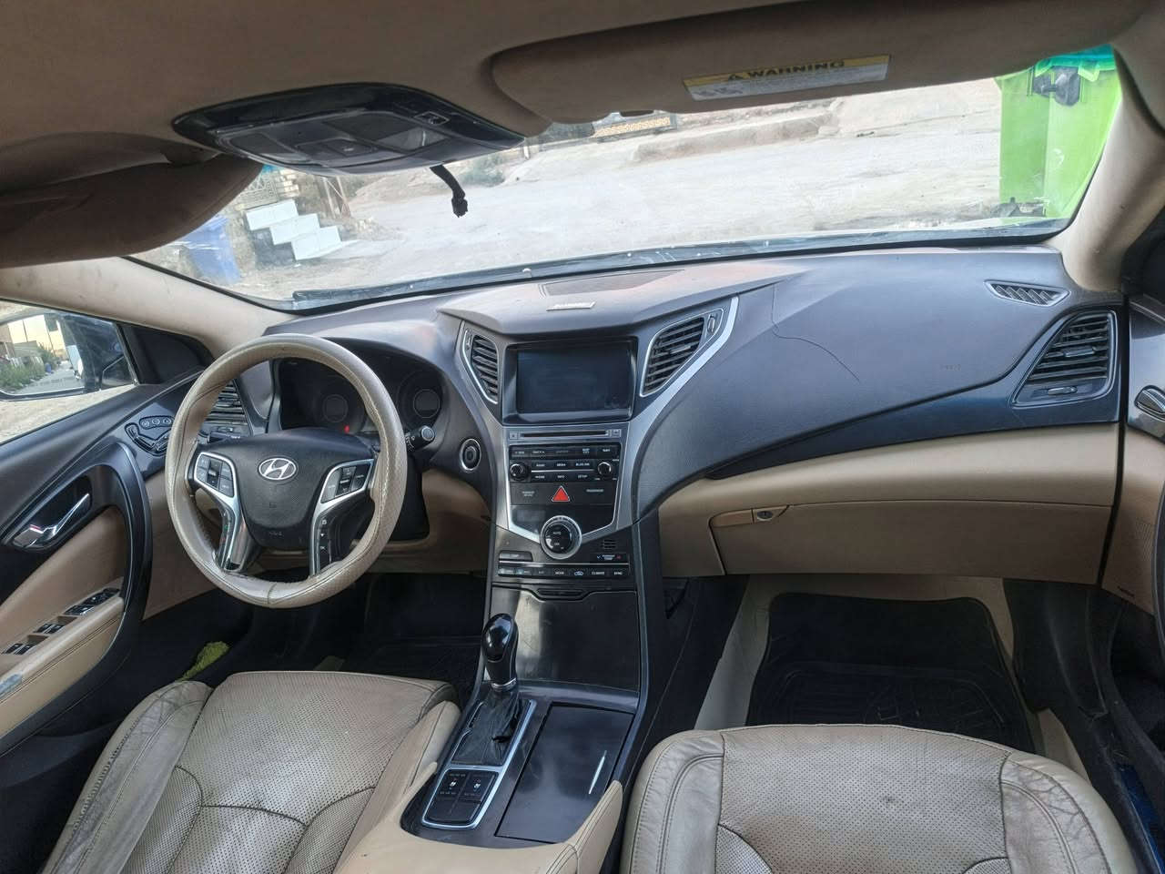 السلام عليكم ازيره ٢٠١٦ للبيع سياره مكلوبه ومصلحه يعني كوم حديد  بس تحويل يمي رقم بابل انكليزي  ريده ٩٠ بيه مجال  للا ستفسار ***********
