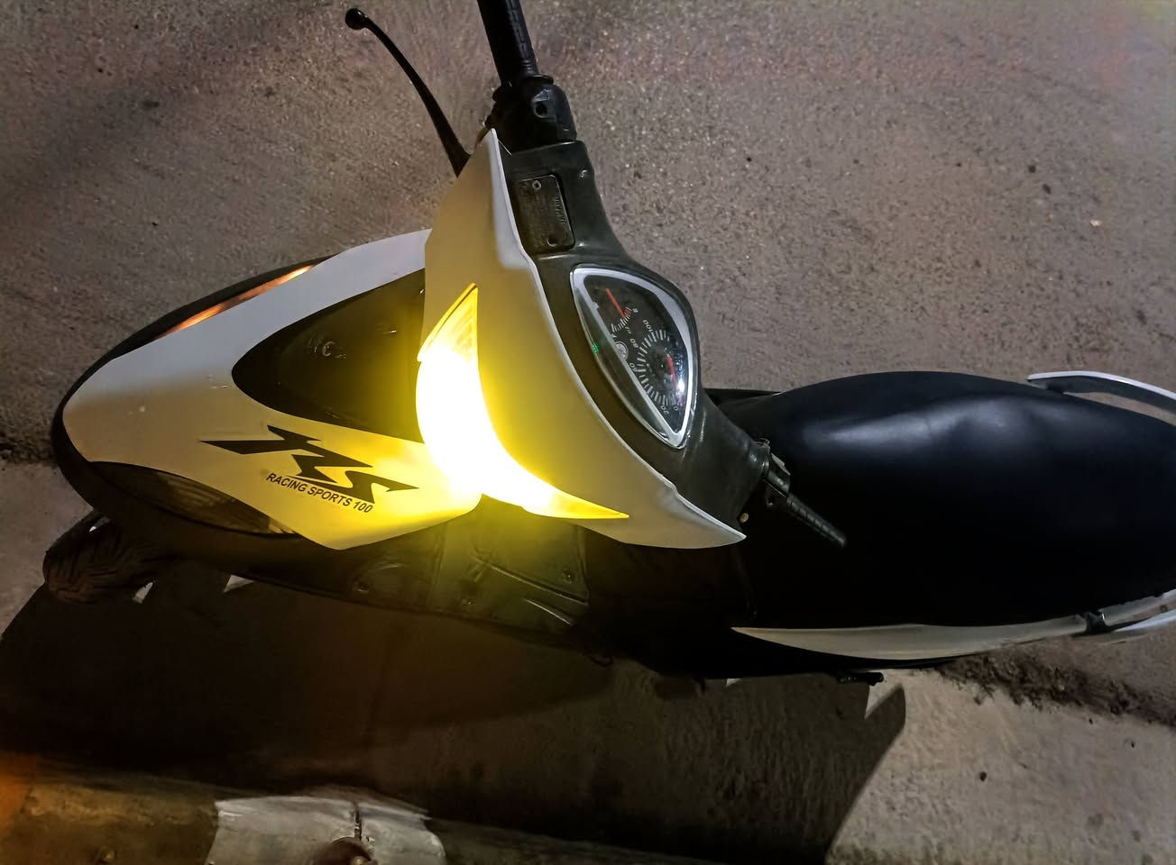 السلام عليكم ورحمه الله وبركاته
ماكس عدله دراجه حاويه كفاله عامه ختم واحد كله بلاد محرك مامفتوح كهربائيات كله شغاله سلف هندر نكره بكل وقت نعومه ماتنسمع 
++ عليه نهضه شرط بطناش ٣امتار هذا عل فحص تجي شوفه معدل ١٢٠كلهن دكهن كيلو متر شغال مع عداد البانزين هم اي نقص مابيه مكاني ديوانيه مركز السعر ٦٠٠ وبيه مجال النضافه انتم احكمو عليه🌹🌹🌹❤️


**إذا كنت صاحب هذا الإعلان وتريد حذفه لأي سبب، رجاءا أرسل رسالة إلى الدعم الفني**