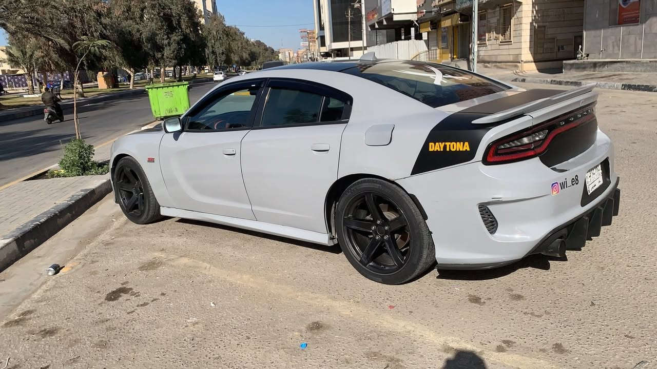 السلام عليكم بيع او مراوس حسب القناعه جارجر موديل 2018 بيه جاملغ وبنيد بامريكا وبلعراق صار بيه جاملغ خلفي السياره تغير لون جماليه لون سموك الاصل سلفر حجم المكينه 5700 مكان السياره كربلاء السعر 160 وبيه مجال الاستفسار اتصل وتدلل ***********

