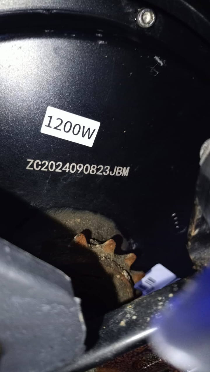 سلام عليكم  ار9كلشي نظيفه وكامله كلها شغاله لون مميز بطاريات حجم 22كلهن نظاف وقويات لا مايعات ولا متفوخات شاحنه اصليه سعر 380بصره نواب ظباط مقابل مستشفى العسكري ***********
