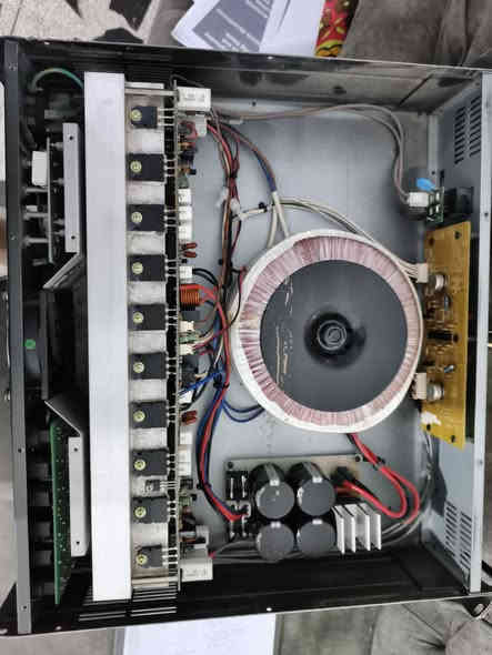 السلام عليكم بور للبيع مستخدم قليل أصلي أصلي🫸السعر ٤٠٠الف وبيه مجال توصيل موجود 
***********
