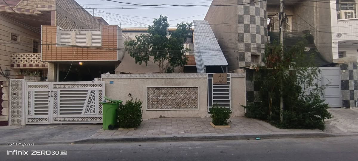 دار طابق ثاني للايجار مساحه 200 متر اول فرع السوك محله 895 خلف الشارع التجاري يحتوي على غرفتان وصاله ومطبخ وصحيات ودرج خارجي مغلف سعر الايجار 500 الف 
للاستفسار الاتصال على الرقم ***********
