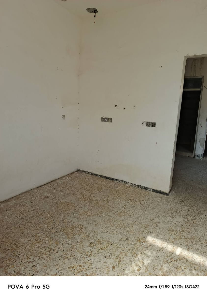 50 متر طابق واحد بناء بلوك بشارع ابو دراج خدمات كامله للبيع ***********
