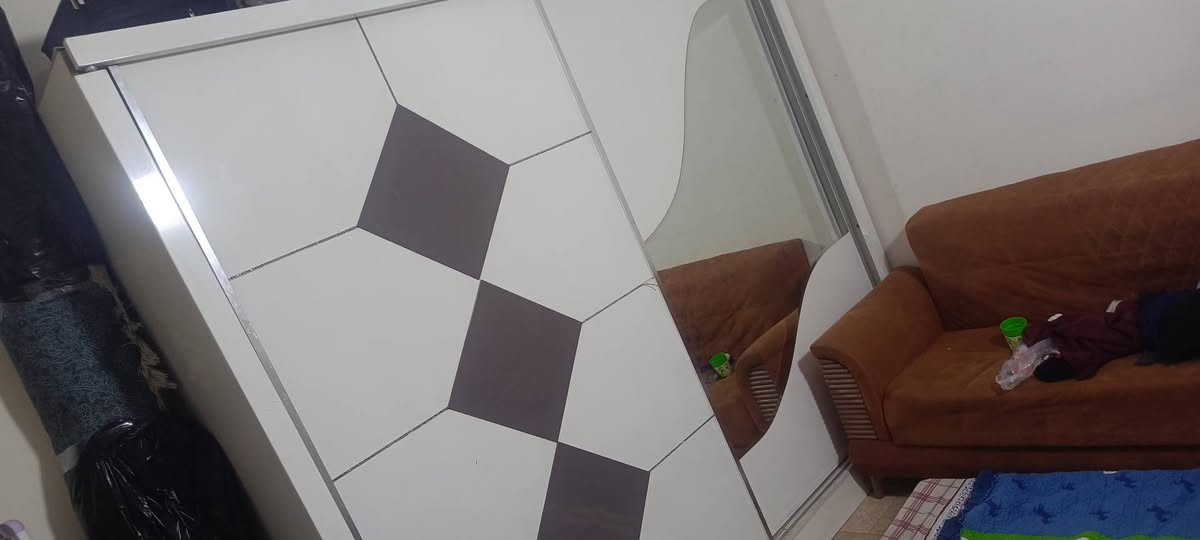 للبيع وحسب الصور
١- غرفة تركي مع ملحقاتها  وحسب الصور مستعملة / السعر ٦٠ الف
٢- بايسكل اوربتكال نظيف جدا / السعر ١٥٠ الف
٣- ميز طعام مستعمل اربع كراسي وقابل للتكبير / السعر ٥٥ الف
للاستفسار / ***********
عنواني شارع فلسطين
