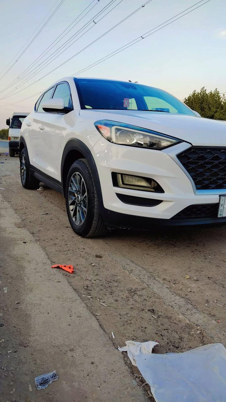 سلام عليكم
توسان وارد امريكي سياره خير من الله جديده بعنه الكلمه حادث مال امريكه فقط جاملغ امامي بدون دواخل بدون اي باك كير مكينه خير من الله عده جاملغ امامي لباقي كفاله عامه مكان بغداد جكوك موديل 2019 
السعر 180وبيهه مجال رقم الهاتف ***********
