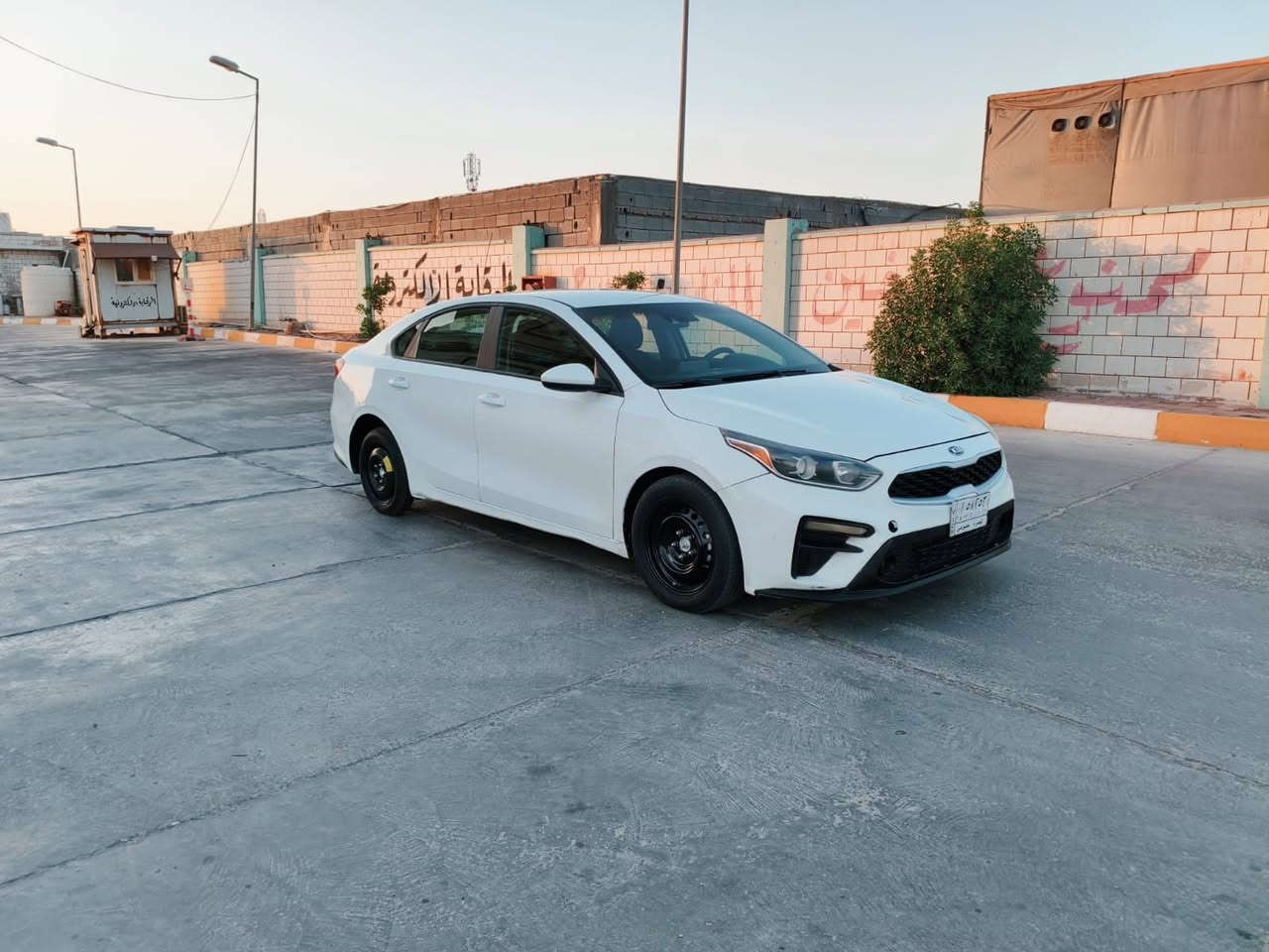 فورتي وارد امريكي بيهه تبديل مدكر امامي وبنيد رقم بصرة محرك ٢٠٠٠ دوش سياره جديده وجاهزه من كلشي مابيهه اي نقص محرك وكير وحداده وتبريد شرط الفحص سعر ٢٠٥ عنوان بصرة هاتف 📱 *********** مديل ٢١
