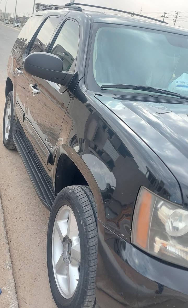 تاهو ادووووووات 
٢٠١٢ 
جديده وكلشي موضح بالصور 
صبغ قطعة وحده فقط فقط 
كفاله سرقه وعشاير وكص وفتح 
نقطة جراد مابيهه اصبانه مامحطوطه ع براغيهه 
يعني جديده كلش ونافضها من كلشي وكالة الغانم السعر ١٠٠ وبيهه مجال
اي استفسار واتساب هـ/  *********** 
مكاااااني بصره
