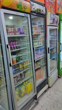 عندي عارضة عدد ٤للبيع سعر عارضة ٢٥٠ عنوان بغداد الغزاليه ٠٧٨٥٣٩٠٧٩٩١كل...