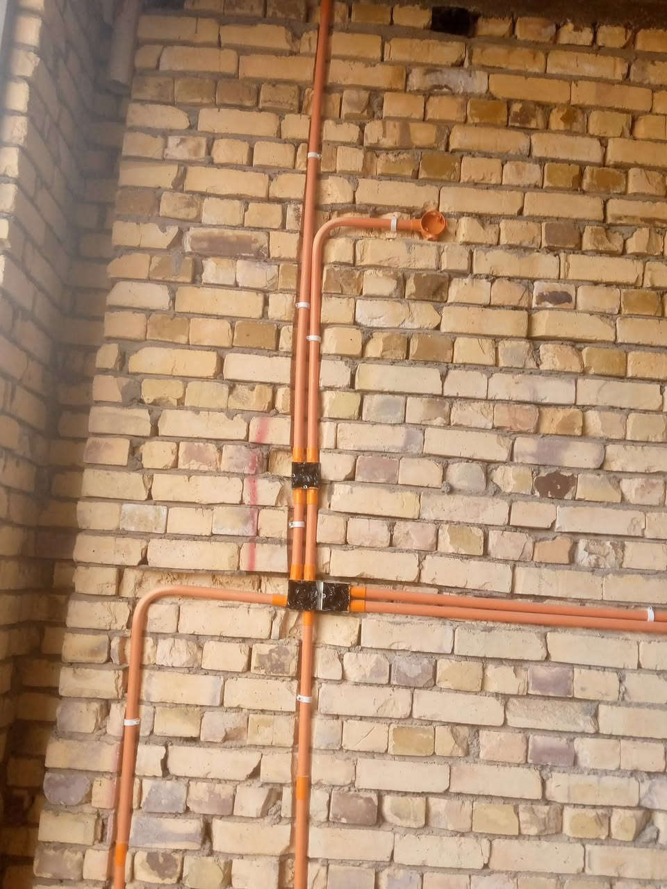 شغل كهربائيّ تأسيس بيوت السعر مناسب  ***********
