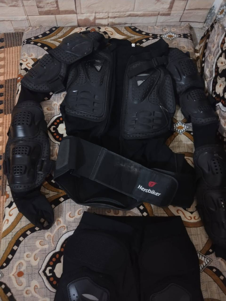 السلام عليكم درع كامل مال دراجه هوا ول بجامه اصلي سعر 45وبي مجال جديد طك الجيس ***********
