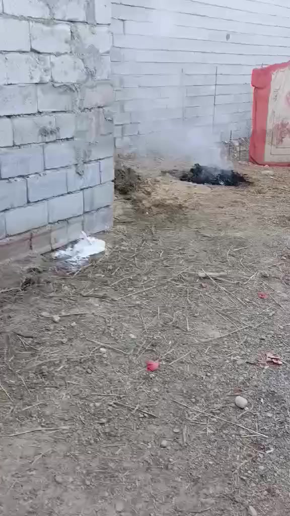 يا الله قطعه أرض للبيع المساحه 115 متر وبيها غرفه 
موقع حي العباس مقابل الجملون والها طريق ثاني 
سند زراعي تحويل مباشر. السعر 13 ونص 
***********
