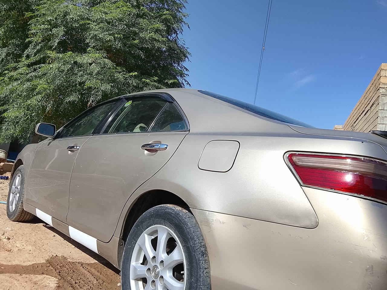 كامري للبيع 2009السعر 110
وصلت 102سياره نضيفه جدا
***********
