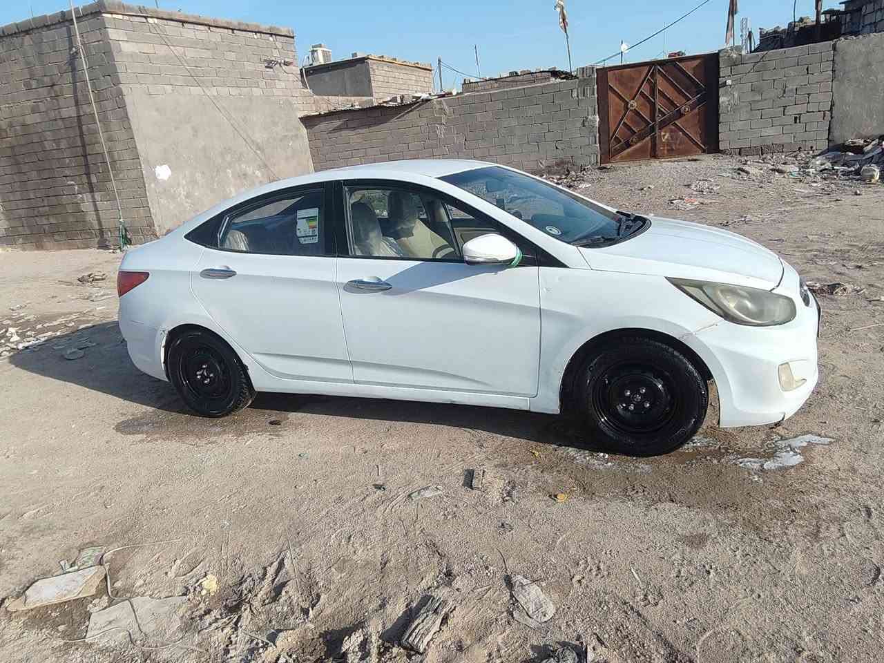 السلام عليكم سياره للبيع اكسنت موديل 2011 سنويه لل 27 ملاحظه فيها بارد وتكحيل فقط كفاله عامه شرط تحويل مكان بصره سعر 75 بيها مجال حق الجيه***********
