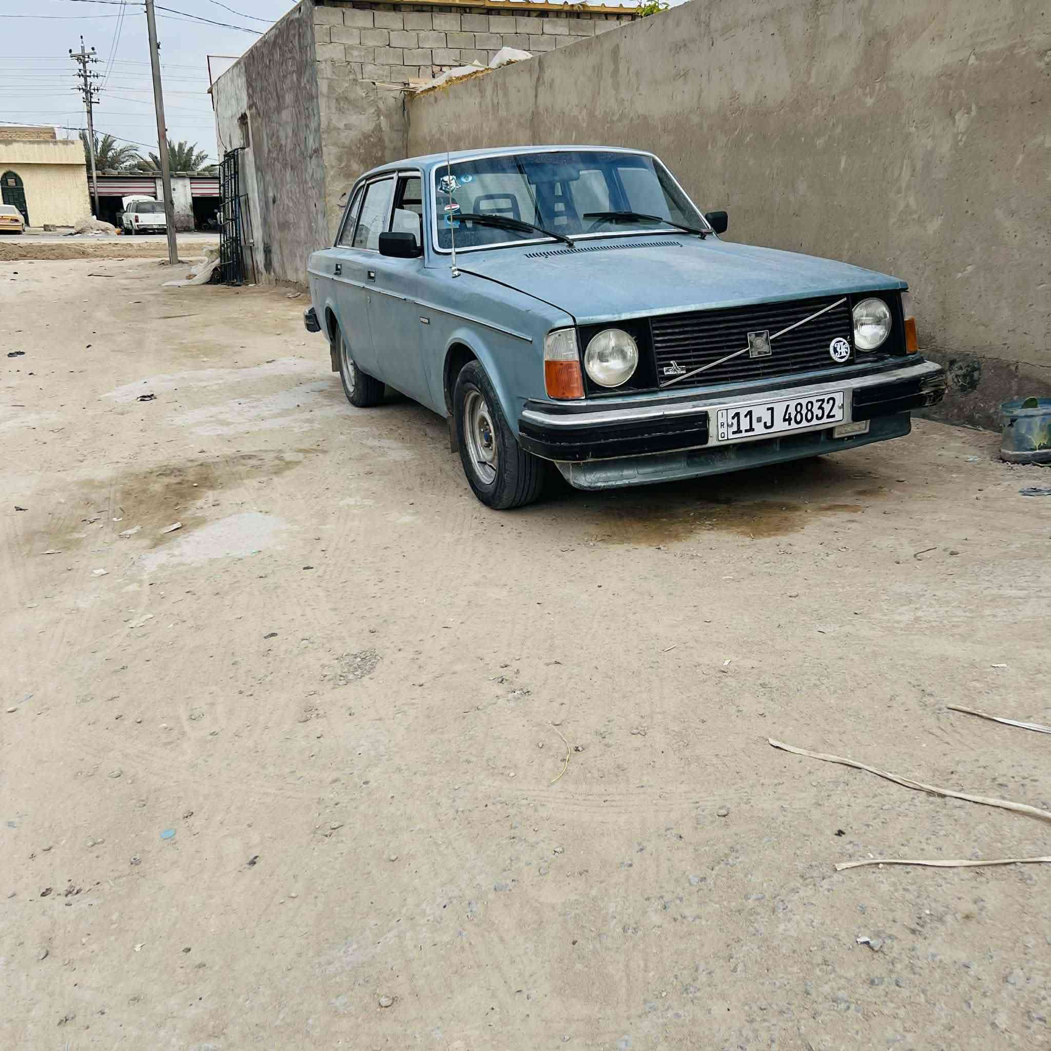 فالفو ٢٤٤ موديل ٨٠ 
محرك فالفو  بخاخ كير اوتو حداديه جديده رقم بغداد بسمي سنويه ٣٠ هزه جديده تخم تاير جديد دواخل جديده سياره مكفوله من الظربه التبديل
علما لايت المربع  والشباك  البلادي موجود السعر ٥٥ بيه مجال للشراي ***********
