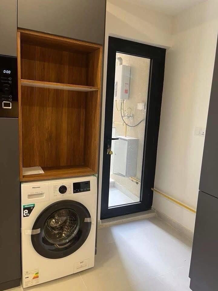 ‼️‼️ب305 مليون  كاش فقط  ماعتقد اكو هيج سعر
شقة  مجمع الروان السكني  مجاور كليه الرشيد 

  زيرو غير مسكونه طابق ارضي 
200 متر 
 3 نوم 3 حمام ومطبخ مجهز كامل وسبالت عدد 5  
 ***********
