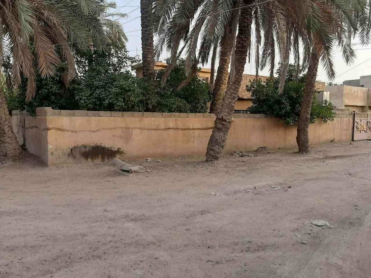 السلام عليكم دار للبيع  بسعر قطعة مساحة 466م واجه 23م ونزال 20م ركن طابو صرف يبعد عن الشارع العام القديم الرئيسي 200م موقع ممتاز يحتوي على ثلاث غرف نوم العنوان أبوغريب حي تميم مقابل معرض العويد الدار يعتبر قطعة 

الاسفسار  ***********
