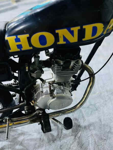 سلام عليكم
دراجه يراني محرك نامه شلامجه شاصي نامه 
دراجه ما عوزه برقي 
أدوات كفاله من السرقه 
الموقع ام قصر
السعر 450 وبيه مجال بصيط 
الاستفسار 
***********
