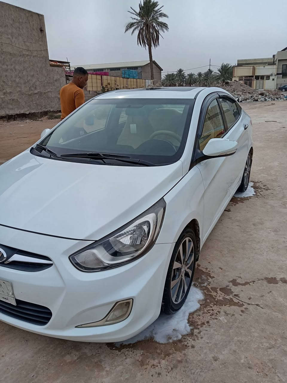أكسنت للبيع.. 
موديل 2015.
مواصفات السيارة.. 

الون ابيض..  مكينه 1600.
نمرتها نجف.... 
5 ويل كب كروم. 
فتحه سقف...+اشاير بالمري....  + تخم تاير جديد. 
تجوة سايق. 
السيارة بأسمي  والسنويه ماساقطه لغايه 2027.
السعرر 95
ملاحضه السيارة بيها 3 قطع تبديل شركه. 
رقم الهاتف.  ***********
