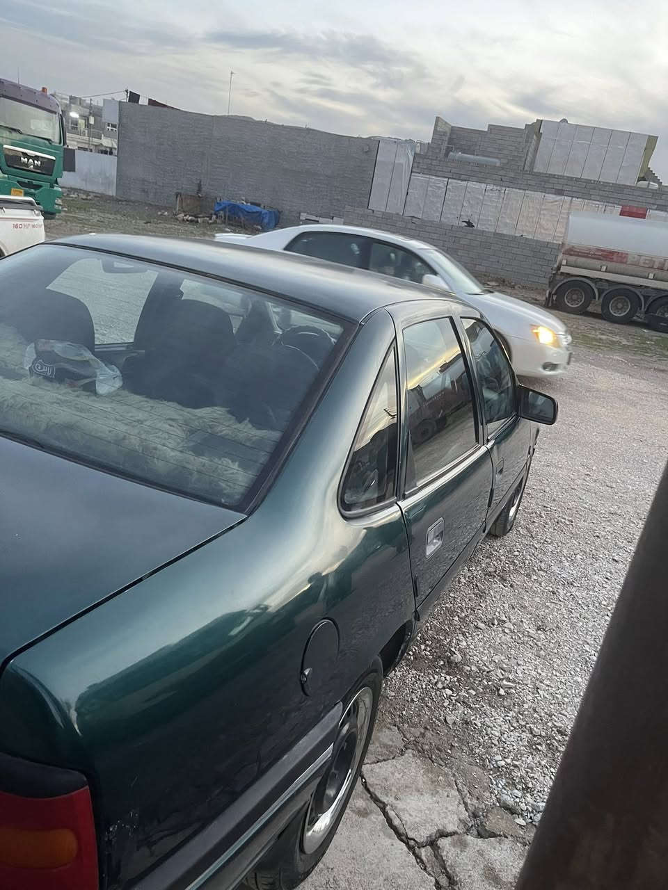 ئۆپڵ ڤیکترا ١٩٩٥ تۆماتیک مەکینە ٢٠ سەنەوی بەسەر نەچووە ٢ جام کارەبا ٢ ئاوێنە کارەبا هەموو ئەشیای تەبریدەکەی پێوەیە تەقە و ڕەقەی نیەو نمونەیە لە جوانی لە ڕوبەڕ و زۆر لە ڕەسمەکان جوانترە 
گێر و مەکینەی بەشەرت بە ناو کردن و خرامە بەشەرت
٤٤ گەڵاو مەعامەلە 
شوێن:بازیان 
***********
جوابی کۆمێنت نادەمەوە لەگەڵ ڕێزما لەکۆمێنت معامەلە ناکرێ
