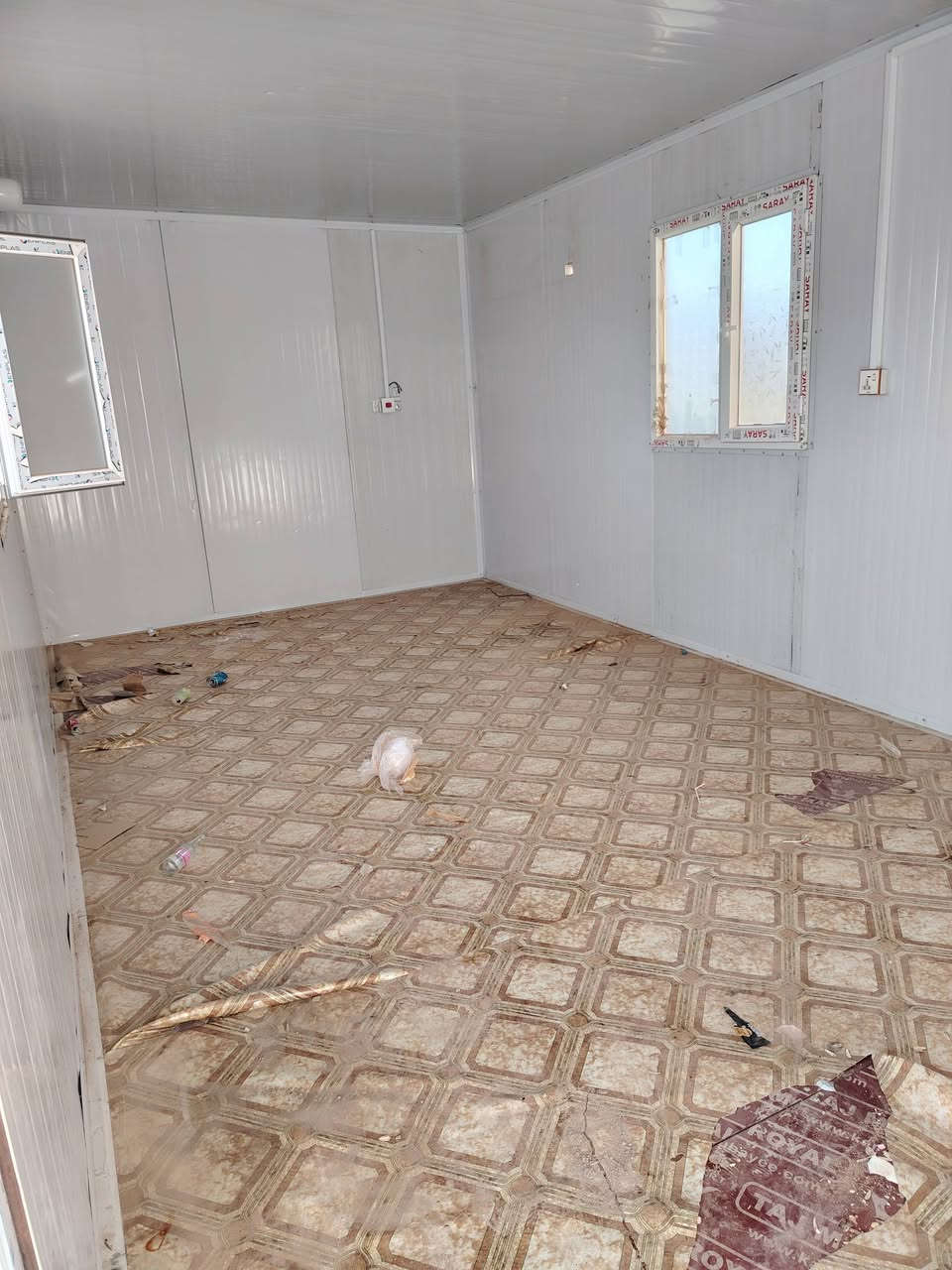 السلام عليكم للبيع كرفان 3 في 6 نضيف اخو جديد استعمال بصيط مكاني ديوانيه حي جامعه *********** السعر مليونين وبي مجال

